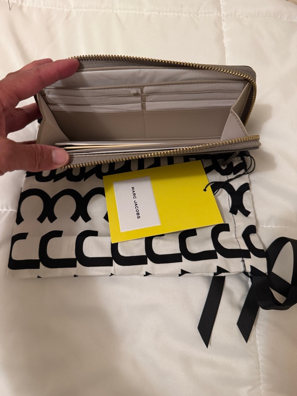 Marc Jacobs Black and Cement Leather Cardholders and wallet. - Picture 3 of 12